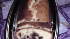 Bolo de laranja com gotas de chocolate