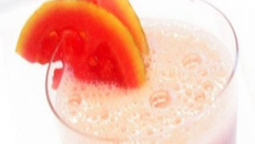 Vitamina de frutas com Ades