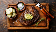 Manteiga temperada para carnes