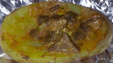 Batata recheada de frango ao molho (Roasted Potato)