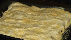 Panqueca cremosa de frango com requeijão e molho branco