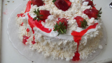 Bolo merengue de morango