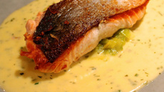 Filé de pescada ao molho  Beurre Blanc