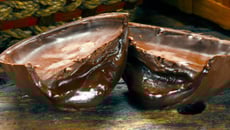 Ovo de Páscoa recheado com trufa