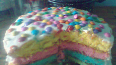 Bolo arco-íris (em camadas)