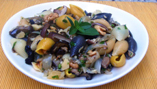 Salada com funghi e berinjela
