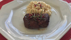 Risoto com filé mignon e pimenta rosa