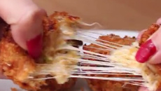 Bolinho de frango com queijo