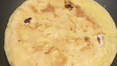 Pão de queijo de frigideira - 3 ingredientes