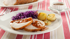 Filé suíno ao molho de maracujá, laranja e mel