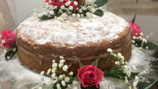 Bolo simples com brigadeiro