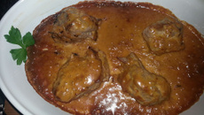 Medalhão de filé mignon ao molho cheddar