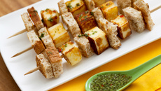 Aperitivo brasileiro de queijo coalho Wickbold