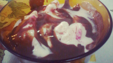 Sorvete com brigadeiro delícia