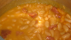 Feijão branco com calabresa