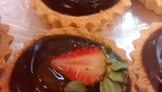 Casquinha de chocolate e morango