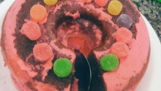 Bolo pudim de morango