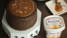 Cheesecake de chocolate com caramelo e flor de sal