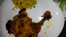 Frango assado com molho de mostarda e parmesão