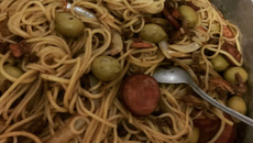 Macarrão rápido com calabresa e bacon