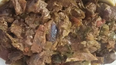 Carne de bode ao molho doce