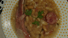 Feijão branco com costelinha de porco