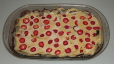 Pavê com biscoito da Vaquinha, chocolate e morango