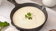 Molho branco com alho poró