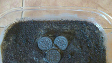 Torta de biscoito de chocolate com recheio de baunilha simples e fácil