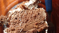 Bolo Mousse de Chocolate com cerejas