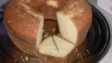 Bolo de Baunilha fácil e fofinho