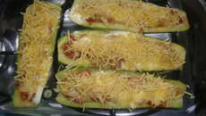 Abobrinha com calabresa e parmesão