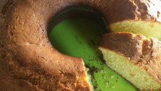 Bolo de trigo com queijo ralado