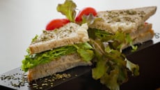 Sanduíche básico de frango