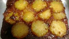 Bolo amarelo de abacaxi