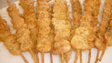 Espetinho de camarão à dorê