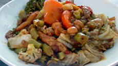 Yakissoba Koyama misto (carne, frango e legumes)