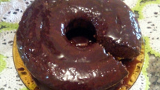 Bolo de café com chocolate simples