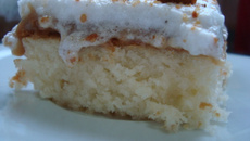 Bolo de coco e café
