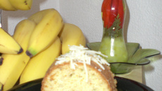 Bolo de milho com creme de cebola