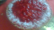 Torta de morango com biscoito de maisena