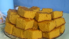 Bolo de cenoura com fubá