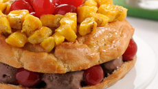 Anel com sorvete e casca de banana