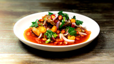 Sardinha ao forno com batata, cebola e tomate