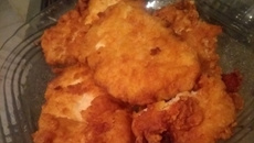 Peito de frango empanado com sazón