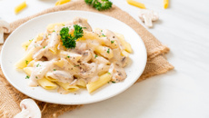 Macarrão com molho branco rápido