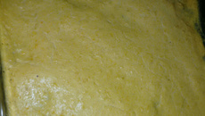 Purê de batatas com frango desfiado e milho batido