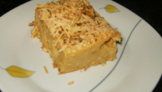 Delicioso bolo de milho verde com creme de cebola