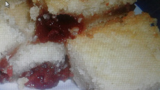 Bolo de mandioca com goiabada