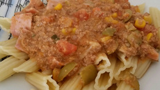 Macarrão cremoso com carne moída